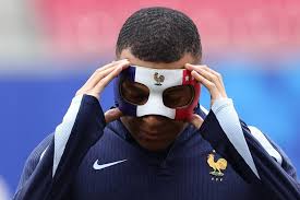 Fracture du nez de Kylian Mbappé